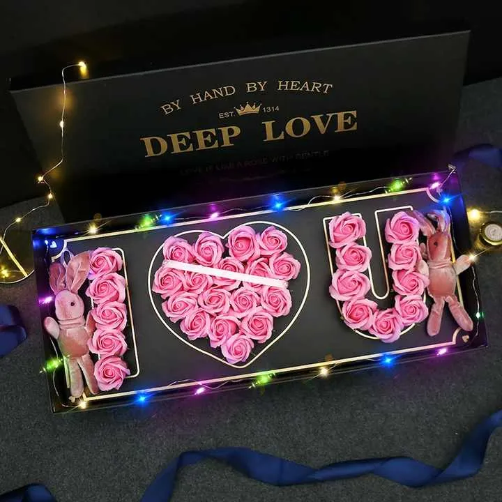 تغليف عيد الميلاد الفاخرة باللون الأسود ,Black Luxury Christmas Wrapping