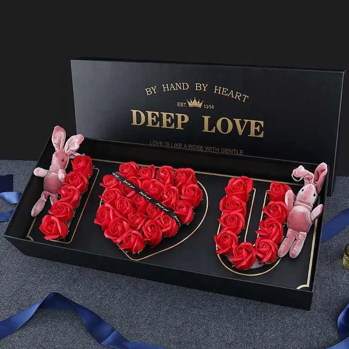 تغليف عيد الميلاد الفاخرة باللون الأسود ,Black Luxury Christmas Wrapping