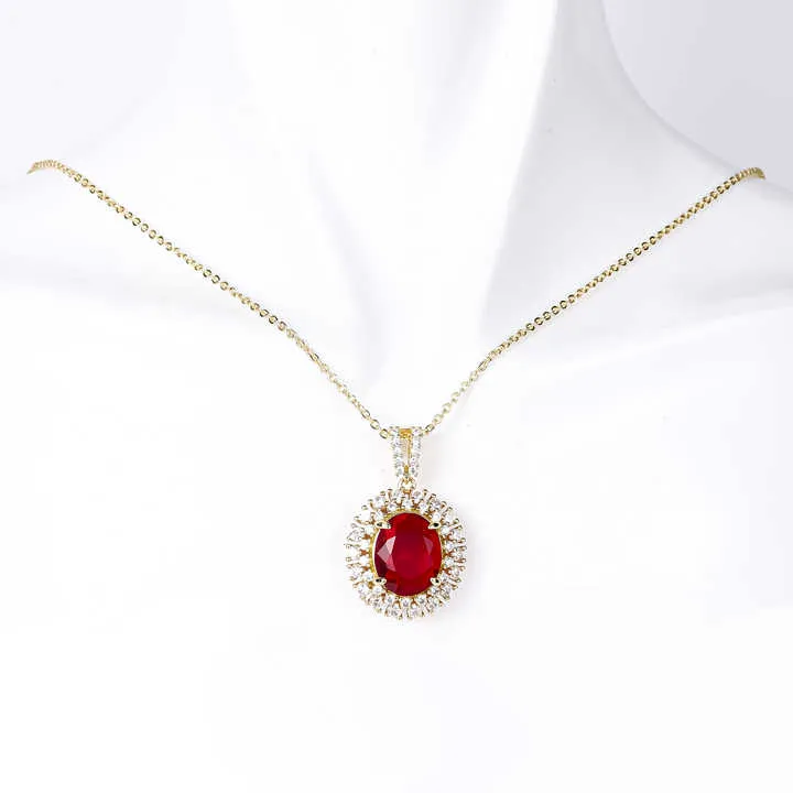 قلادة من الزمرد والياقوتEmerald and ruby necklace