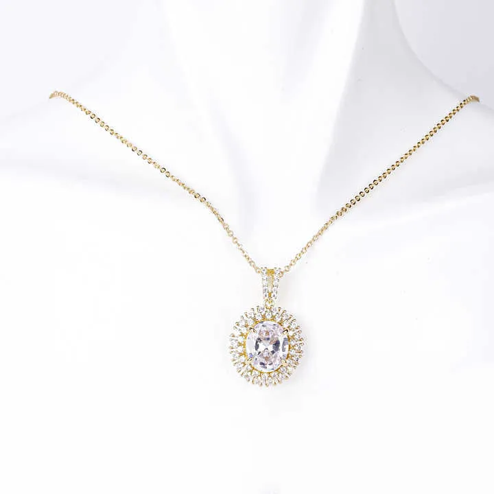 قلادة من الزمرد والياقوتEmerald and ruby necklace