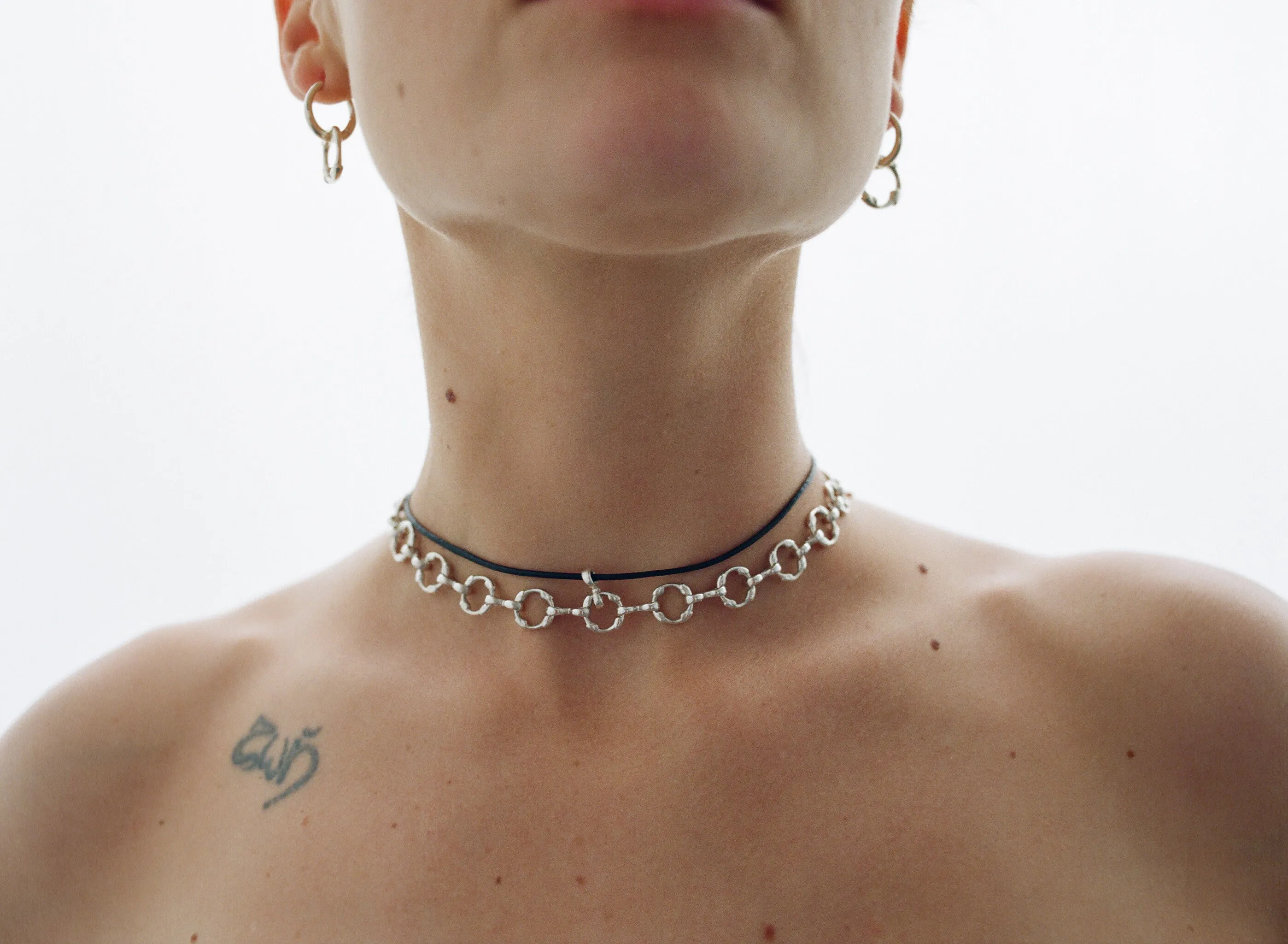 Wind leather choker